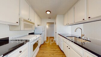 915 Lakeside Dr in Red Bluff, CA - Building Photo