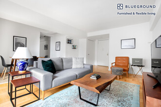300 E 51st St, Unit FL19-ID534 in New York, NY - Foto de edificio - Building Photo