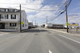 21 F St in Hampton, NH - Foto de edificio - Other