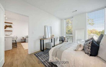530 Western Ave in Boston, MA - Building Photo - Building Photo