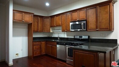 1037 S Fedora St in Los Angeles, CA - Building Photo - Building Photo