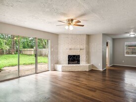 11823 Bee Ln in Houston, TX - Building Photo