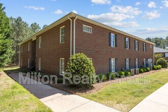 74 Fantasy Ln in Lillington, NC - Foto de edificio - Building Photo