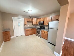 2560 Madrid St in New Orleans, LA - Building Photo - Building Photo