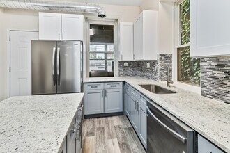 1346 N Maplewood Ave in Chicago, IL - Foto de edificio - Building Photo