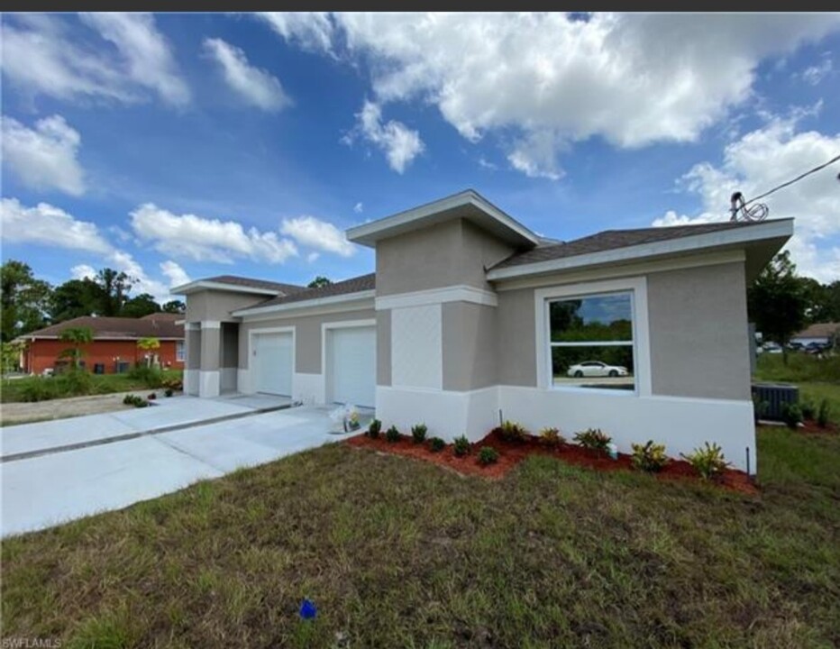 117 Meadow Rd, Unit 117 in Lehigh Acres, FL - Foto de edificio