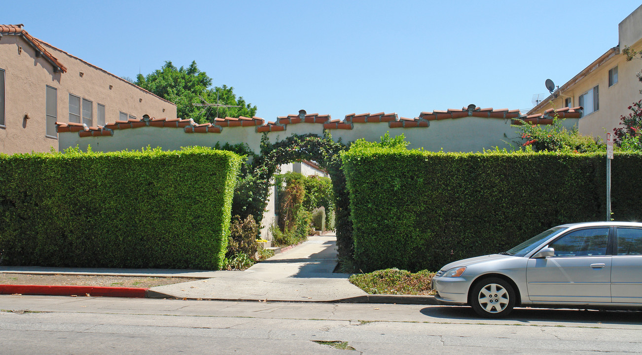 728 N Sweetzer Ave in West Hollywood, CA - Building Photo