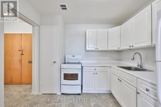 49 Wellington St in Port Hope, ON - Building Photo - Building Photo