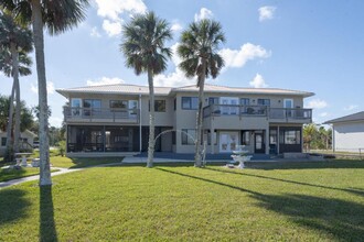 2301 S Palmetto Ave in South Daytona, FL - Foto de edificio - Building Photo