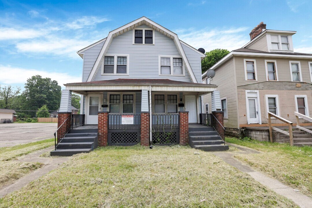 2229-2231-2231 E 5th Ave in Columbus, OH - Building Photo