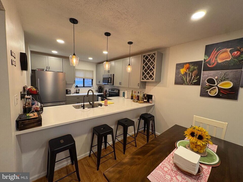 46 Fishhook Ln in Hedgesville, WV - Building Photo