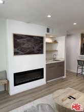 911 Kings Rd in West Hollywood, CA - Foto de edificio - Building Photo