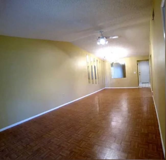 1912 Peppermill Dr in Clearwater, FL - Building Photo - Building Photo