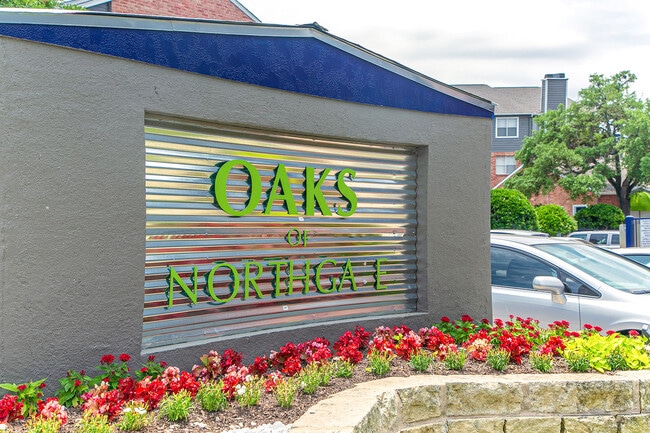 Oaks of Northgate Apartment Homes in San Antonio, TX - Foto de edificio - Building Photo