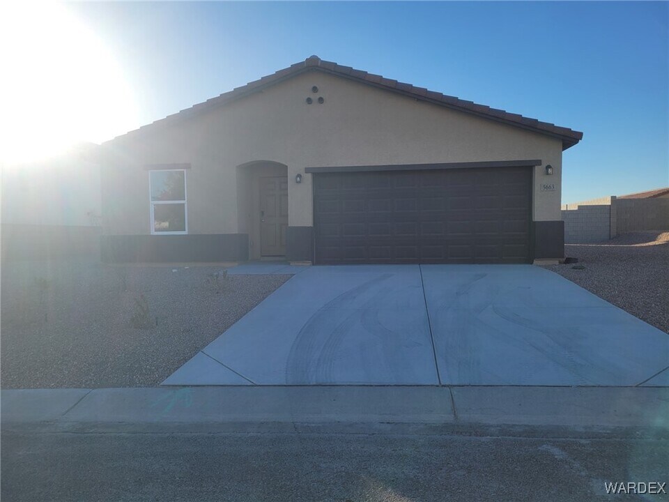 5663 Couples Ln in Fort Mohave, AZ - Building Photo