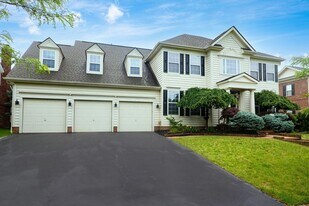 7200 Fernridge Dr in New Albany, OH - Building Photo