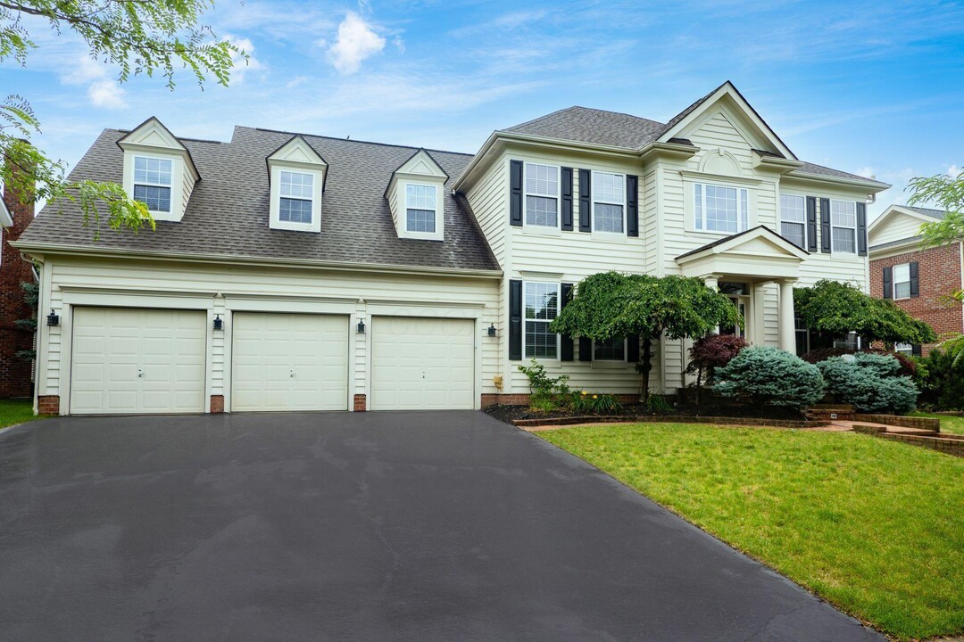 7200 Fernridge Dr in New Albany, OH - Building Photo