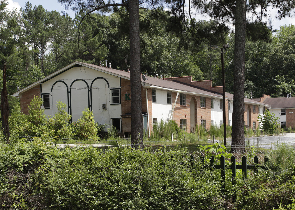 Chastain Pines Apartments in Atlanta, GA - Building Photo