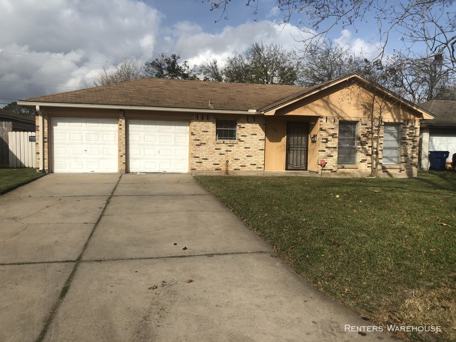 7306 Mallard Dr in Texas City, TX - Building Photo