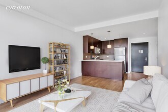 30-50 21st St-Unit -: 5Q in Queens, NY - Foto de edificio - Building Photo