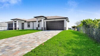 1123 Hightower Ave S in Lehigh Acres, FL - Building Photo