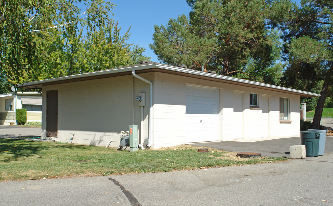 10601 N Horseshoe Bend Rd in Boise, ID - Building Photo