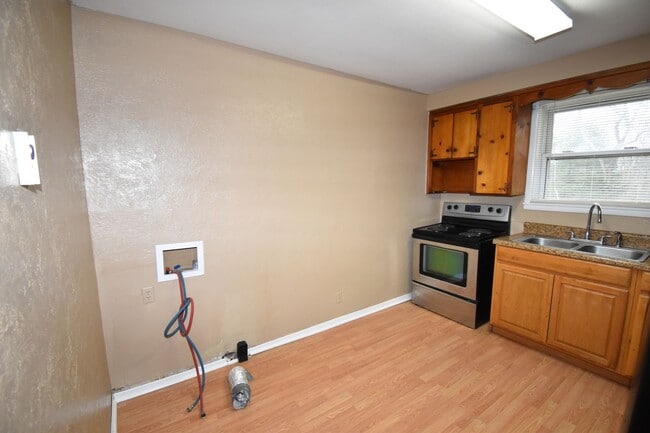 470 Circle Dr in Clarksville, TN - Building Photo - Building Photo