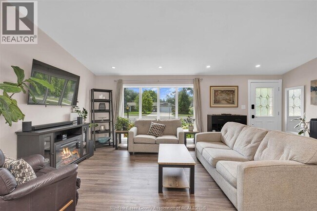 1150 Cabana Road W in Windsor, ON - Building Photo - Building Photo