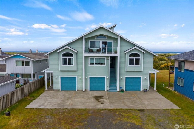 property at 1029 S Sand Dune Ave SW