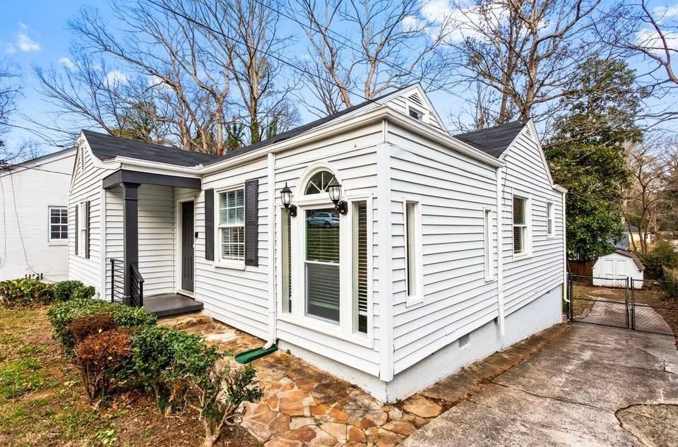 1380 Westmont Rd SW in Atlanta, GA - Building Photo