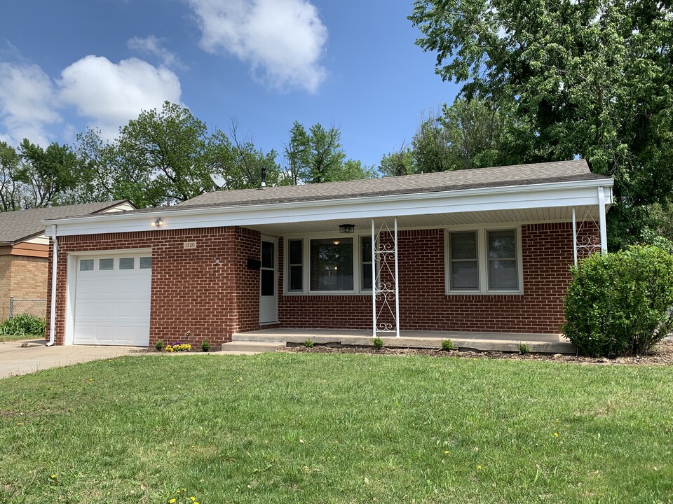 1720 Windsor St in Wichita, KS - Building Photo