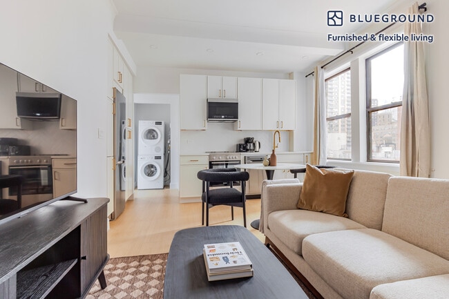 244 W 72nd St in New York, NY - Building Photo - Building Photo