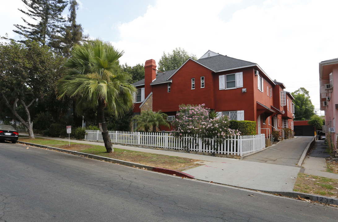 Chateau Del Arbor in West Hollywood, CA - Building Photo