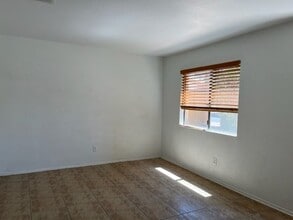 3511 E Baseline Rd in Phoenix, AZ - Foto de edificio - Building Photo