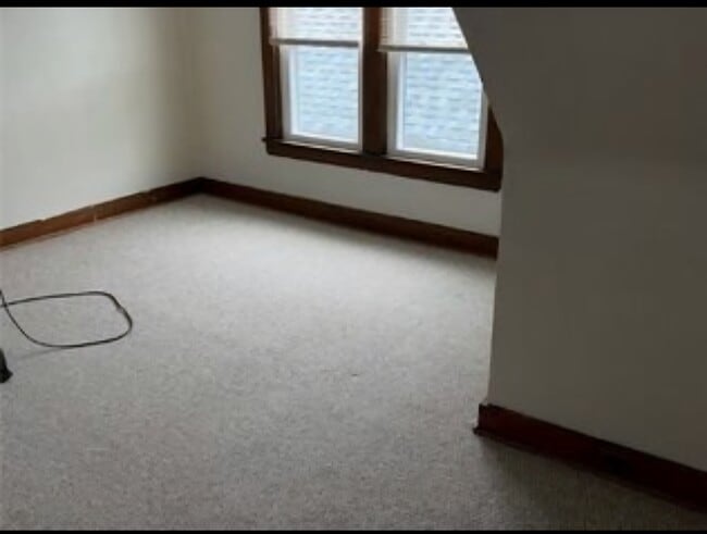 1304 W 102nd St, Unit 3rd floor in Cleveland, OH - Foto de edificio - Building Photo