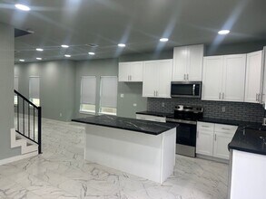 161 S 10th St in Conroe, TX - Building Photo - Building Photo