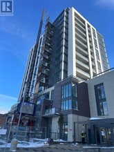 715 Davis Dr in Newmarket, ON - Building Photo - Building Photo