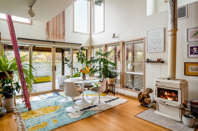 17617 NW Sauvie Island Rd in Portland, OR - Foto de edificio - Building Photo