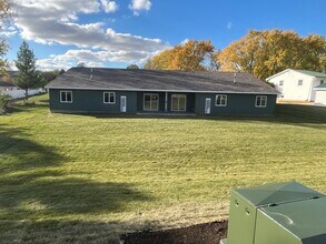 1506 Delta Dr in Cedar Falls, IA - Building Photo - Building Photo