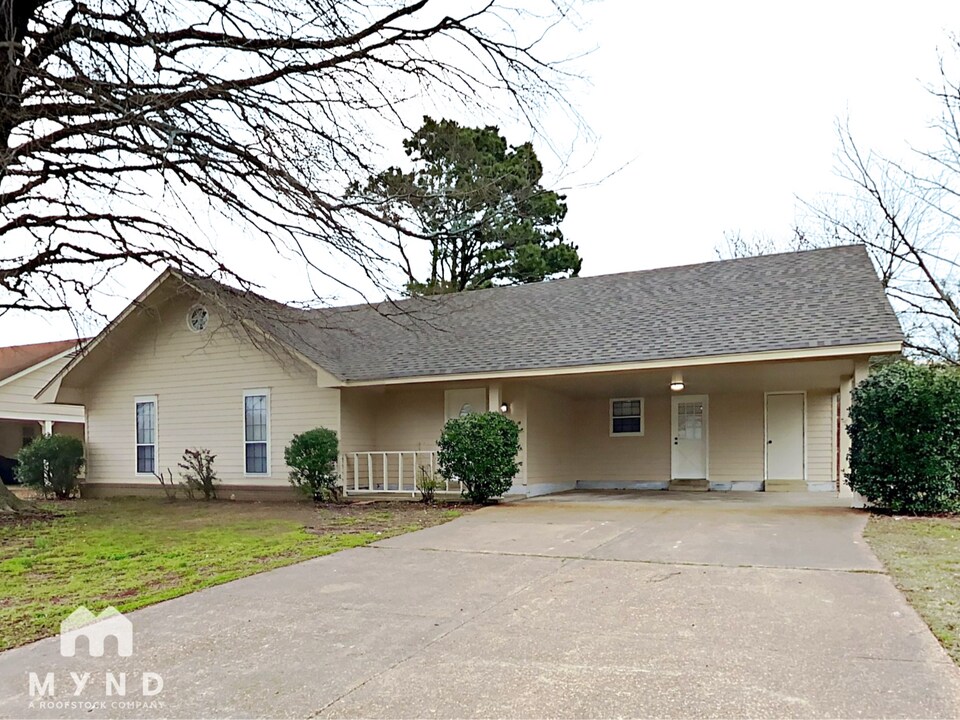 7592 Clarkfield Pl in Southaven, MS - Building Photo