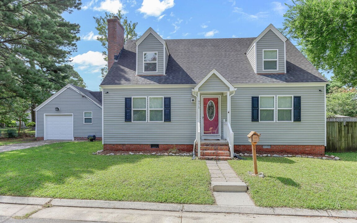 975 Green St in Norfolk, VA - Building Photo