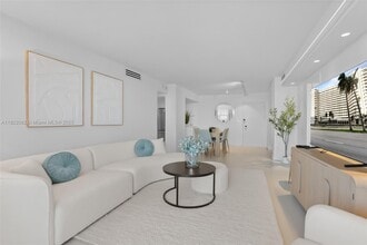 5555 Collins Ave in Miami, FL - Building Photo - Building Photo