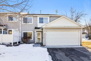 13156 Spencer Sweet Pea Ln in Eden Prairie, MN - Building Photo