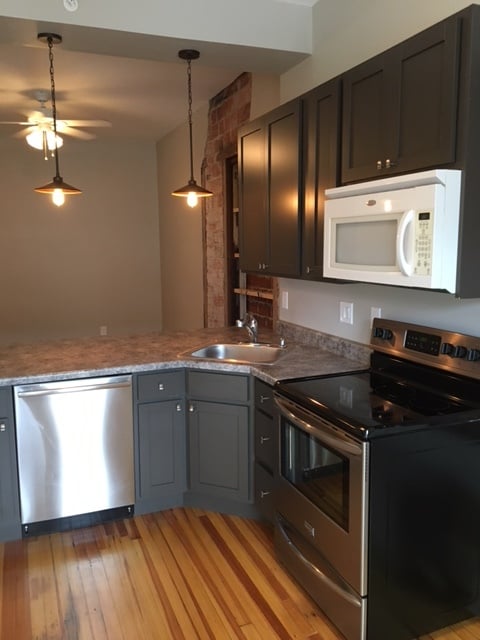 219 5th St, Unit 201 in West Des Moines, IA - Foto de edificio - Building Photo