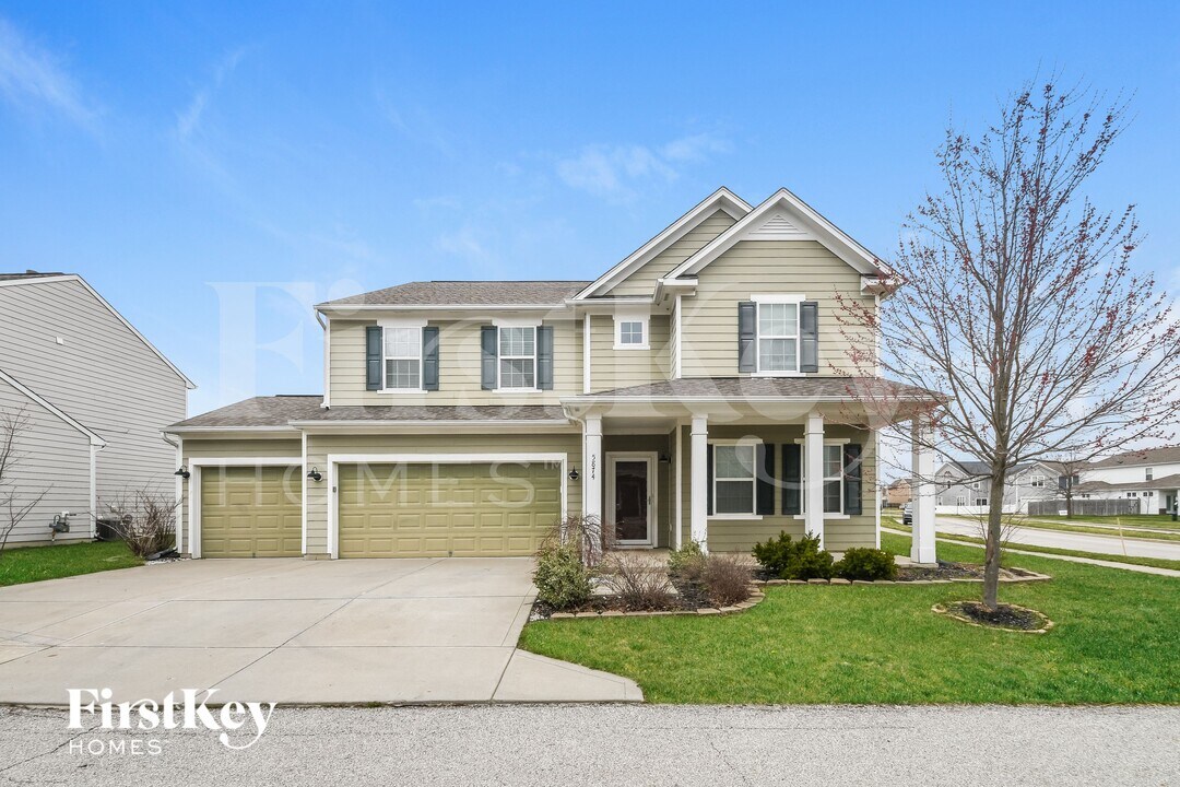 5874 Crowley Pkwy in Whitestown, IN - Foto de edificio