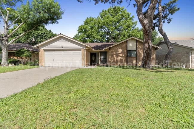 property at 2704 Hedgeway Dr