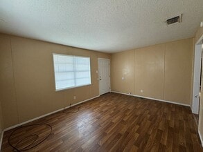 806 N 10th St in Alpine, TX - Building Photo - Building Photo