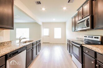 25521 Rose Creek Dr in Cleveland, TX - Building Photo - Building Photo