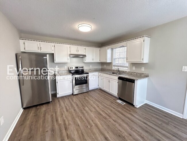 321 Sadler Dr in Douglasville, GA - Building Photo - Building Photo