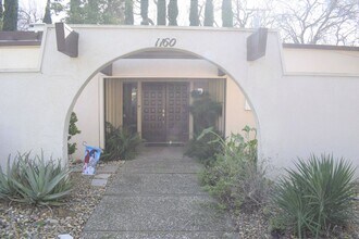1160 Silver Lake Dr in Sacramento, CA - Building Photo - Building Photo